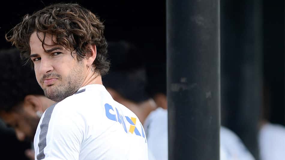 Pato viaja a Londres para realizar exames antes de acertar com Chelsea