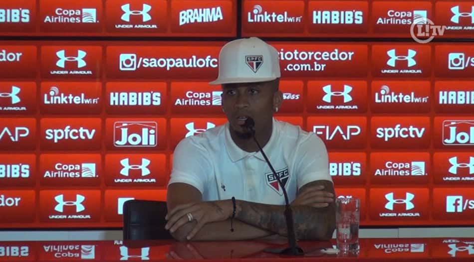 Reserva, mas elogiado por Bauza, Wesley diz: 'Não estou devendo'
