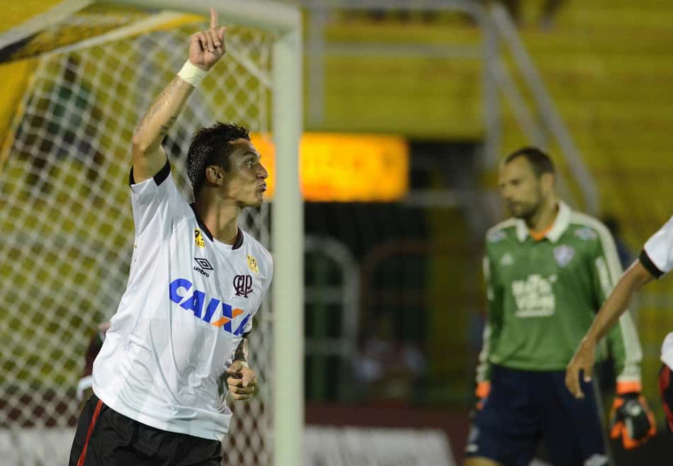 'Grande desafio vestir a camisa do Atlético-PR', revela meia do Furacão