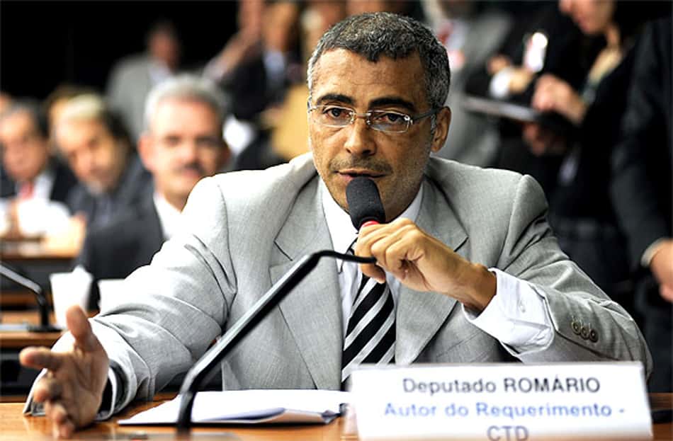 Romário oficializa candidatura à Prefeitura do Rio e surpreende equipe da CPI do Futebol