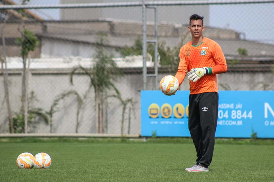 Goleiro da Chapecoense projeta título do Catarinense: 'focar na taça'