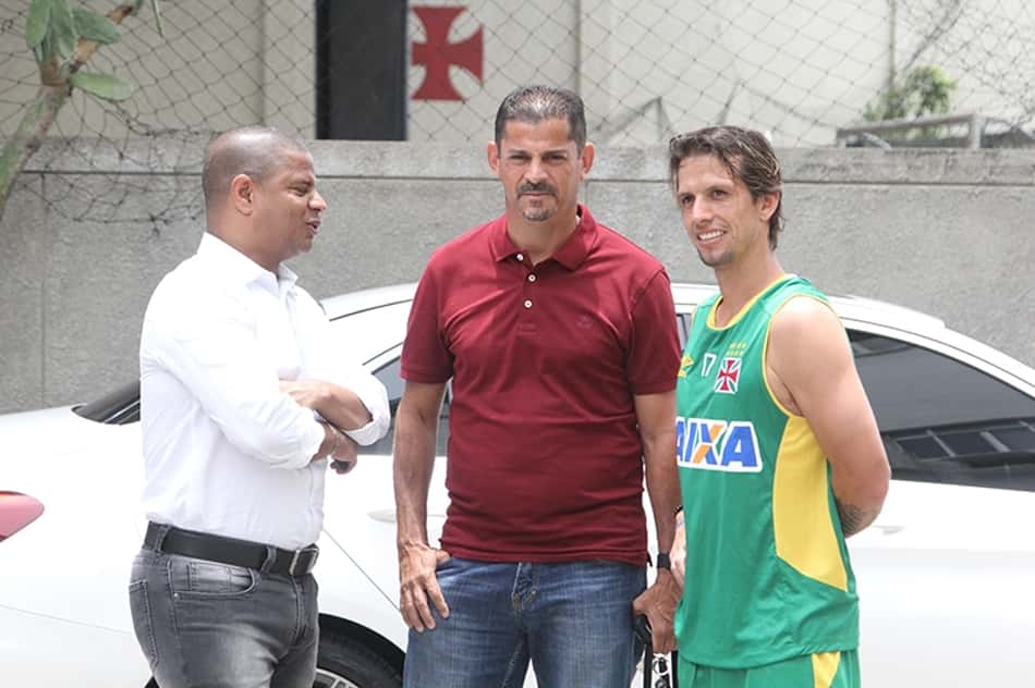 Marcelinho compara passagem pelo Vasco com nove anos de Corinthians