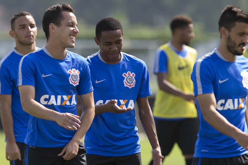 Tite confirma titulares no Timão e foca em jogadas de bola parada