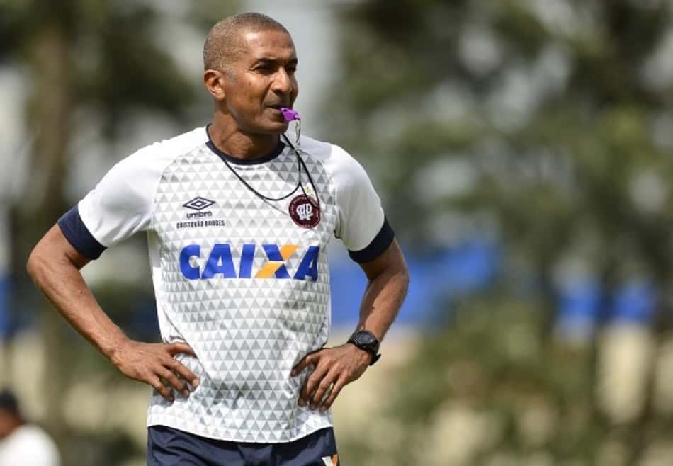 Técnico do Atlético-PR aponta a organização do time como diferencial