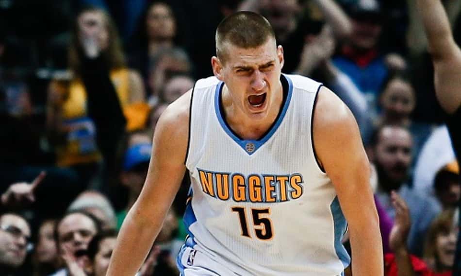 Com recorde de Jokic, Nuggets supera Bucks fora de casa