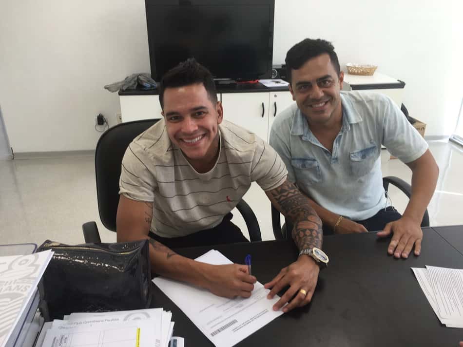 Giovanni Augusto assina com o Corinthians por quatro anos