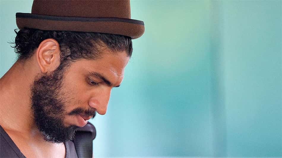 Zagueiro Wallace chega para acertar com o Grêmio e se diz 'aliviado'