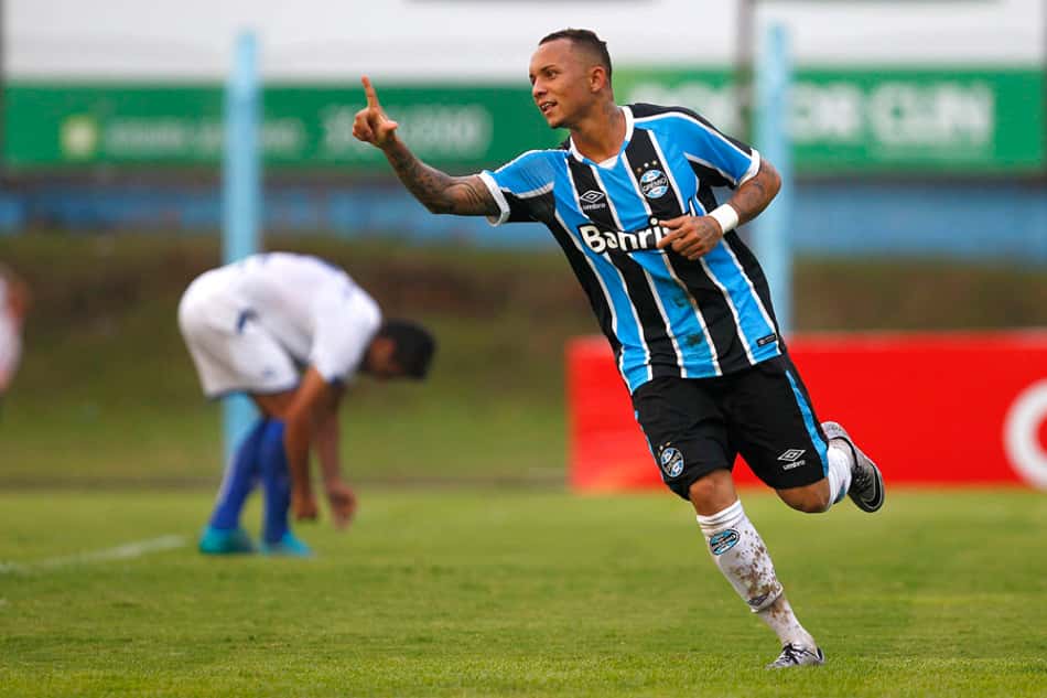 Com nova virada, Grêmio derrota o Aimoré e segue 100% no Gauchão