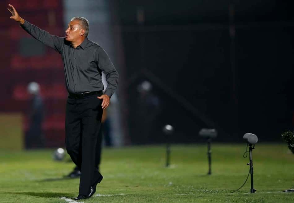 Tite vê evolução do Corinthians e elogia estreante Guilherme
