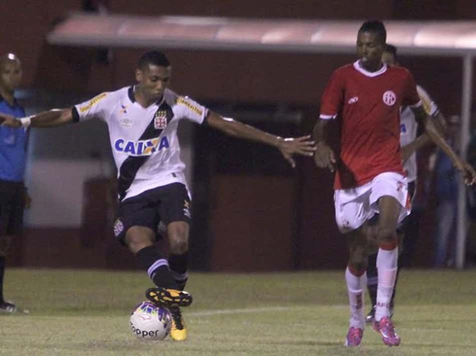 Após derrota para o Vasco, volante diz que América não pode se desesperar
