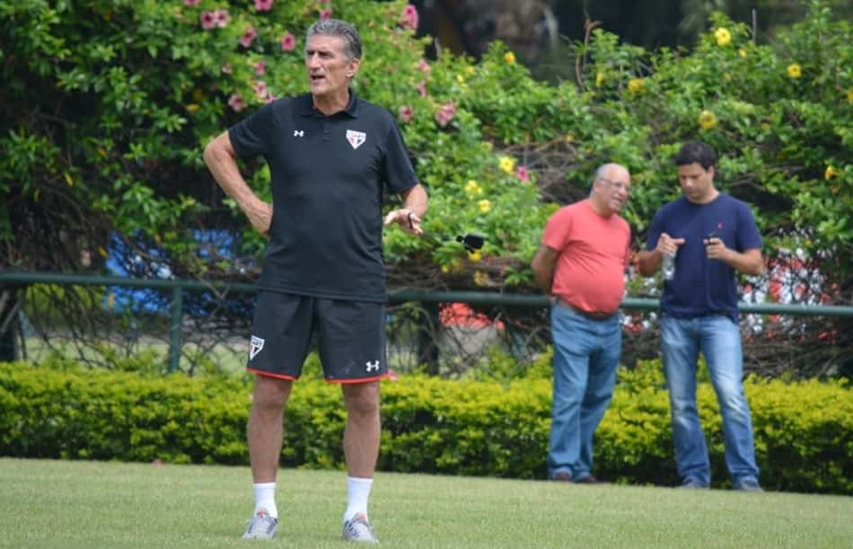 São Paulo já faz treino com titulares após 'mistão' golear o Água Santa
