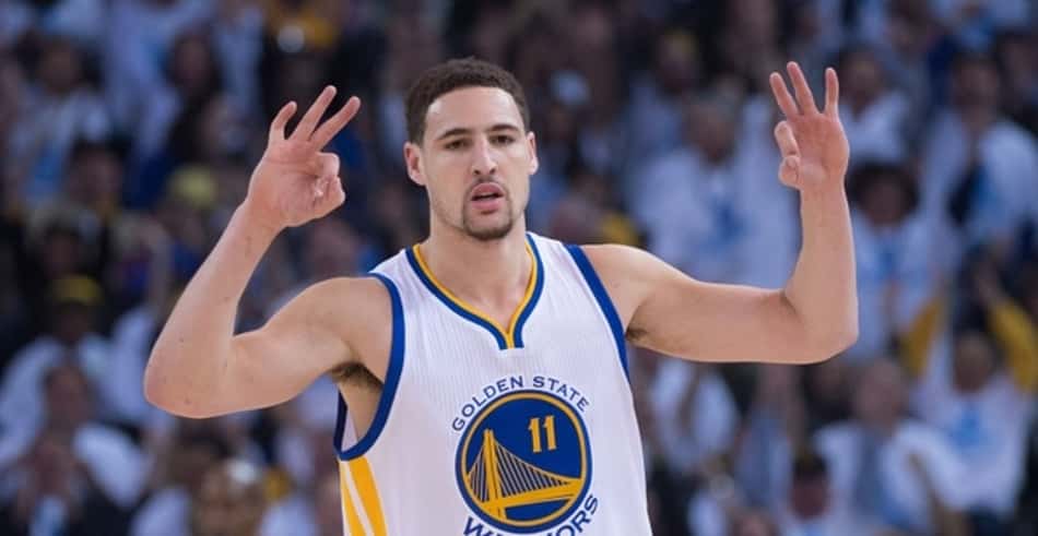 Warriors decola no terceiro quarto e passa pelo desfalcado Spurs