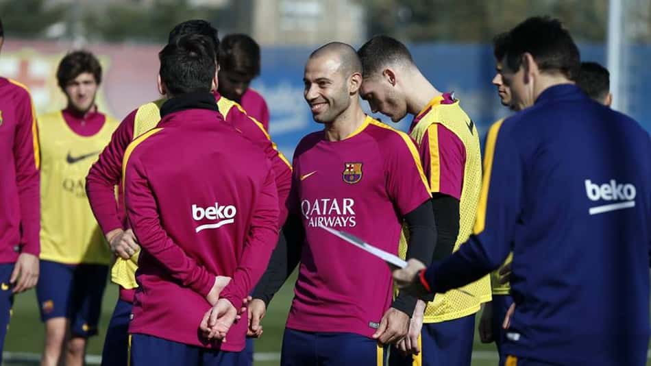 Torcida do Barcelona faz campanha para Mascherano bater pênalti