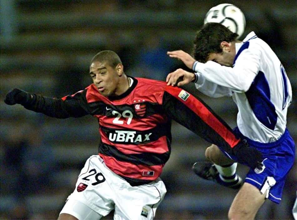 Adriano x feras da grande área: Vote em quem foi melhor no seu auge