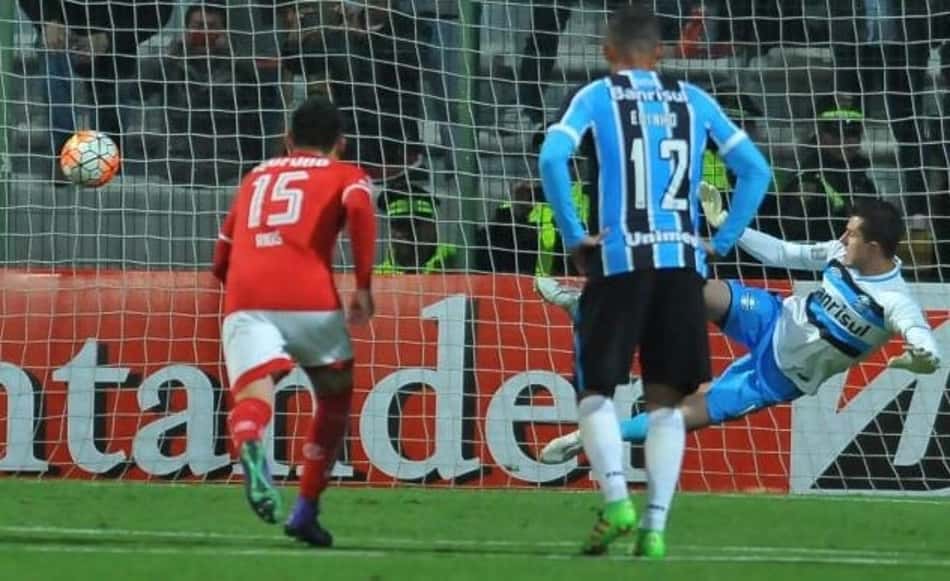 Edinho desabafa após estreia com revés do Grêmio: 'Estamos p…'
