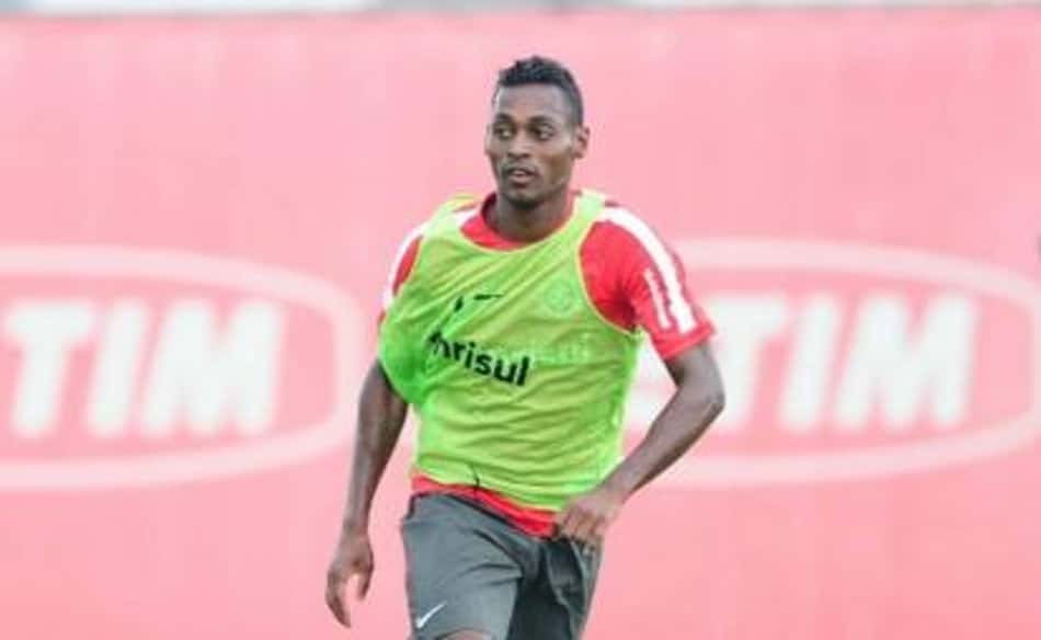 Com dores no joelho, Marquinhos está fora de jogo do Internacional