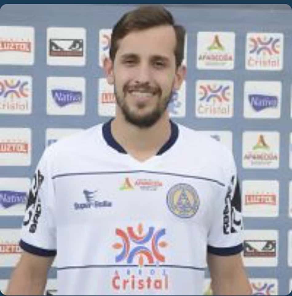 'Descoberto' por Galvão e pupilo de Renato Gaúcho, volante ex-Grêmio inicia nova fase na carreira em Goiás