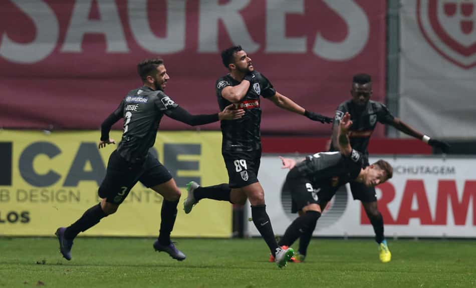 Dérbi português termina empatado com grande atuação de ex-Inter