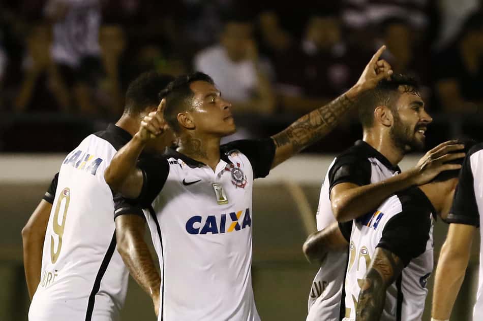 Giovanni Augusto ganha espaço no Timão, mas ainda vê Romero à frente
