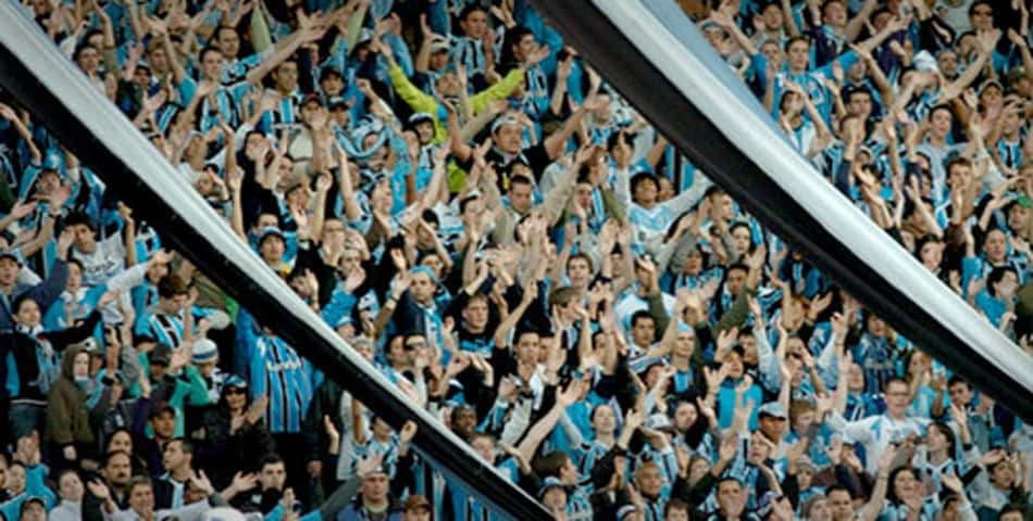 Torcida do Grêmio esgota carga para jogo da volta na Libertadores