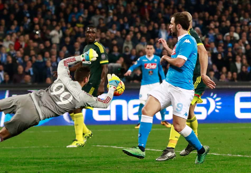 Napoli empata com o Milan e não consegue passar a líder Juventus