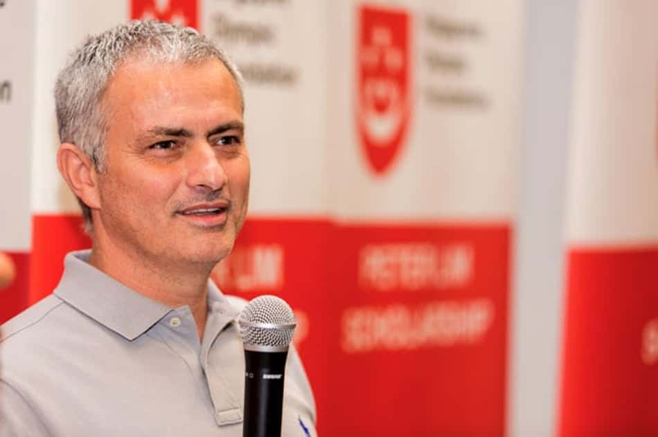 Mou faz suspense sobre United: 'Pergunta de um milhão de dólares'