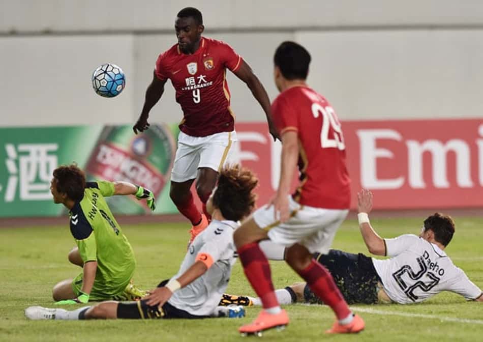 Jackson Martínez estreia, mas time de Felipão empata na Champions