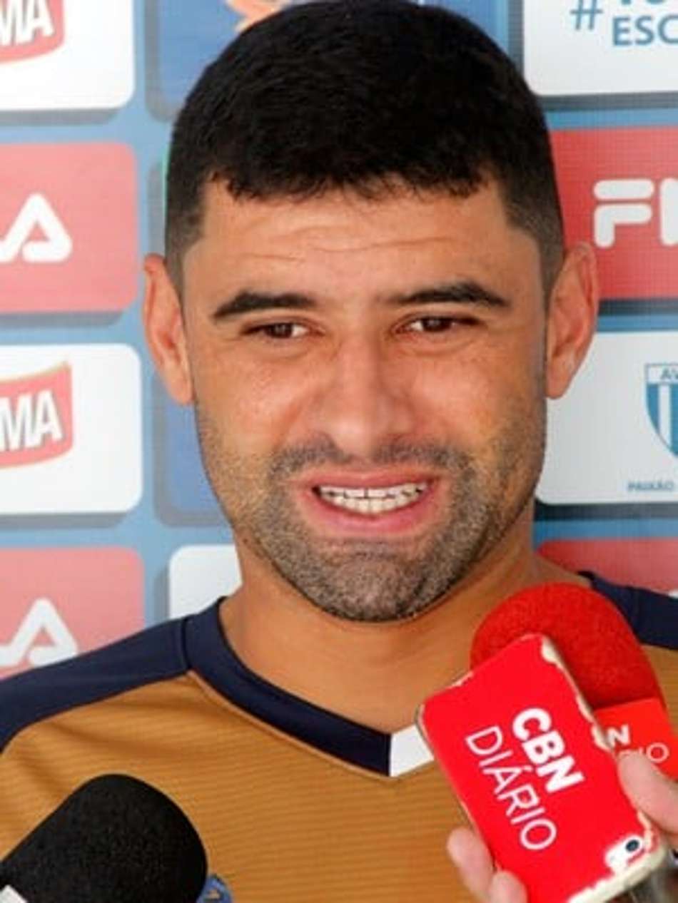 William decide e Avaí vence Figueira na Ressacada