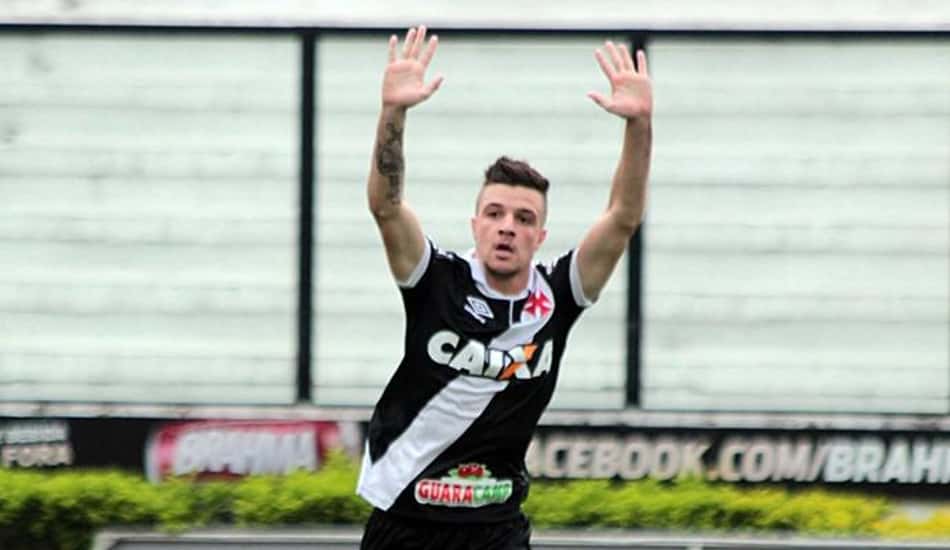Vasco oficializa o empréstimo de Renato Kayser