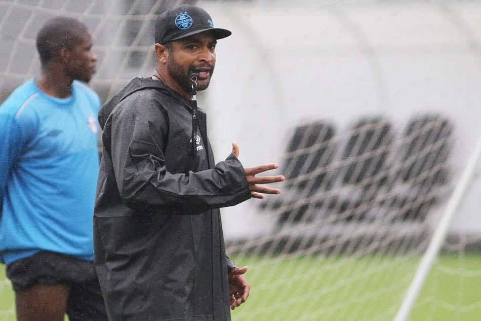 Rocha sente e Bolaños treina à parte: treino do Grêmio tem novidades