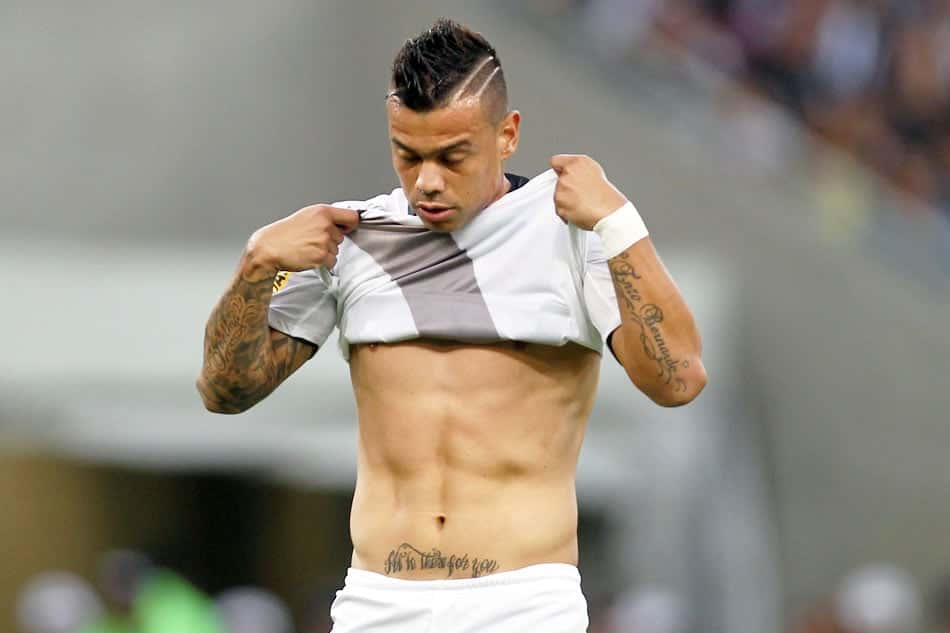 Coritiba negocia com Bernardo e deve anunciá-lo como novo reforço
