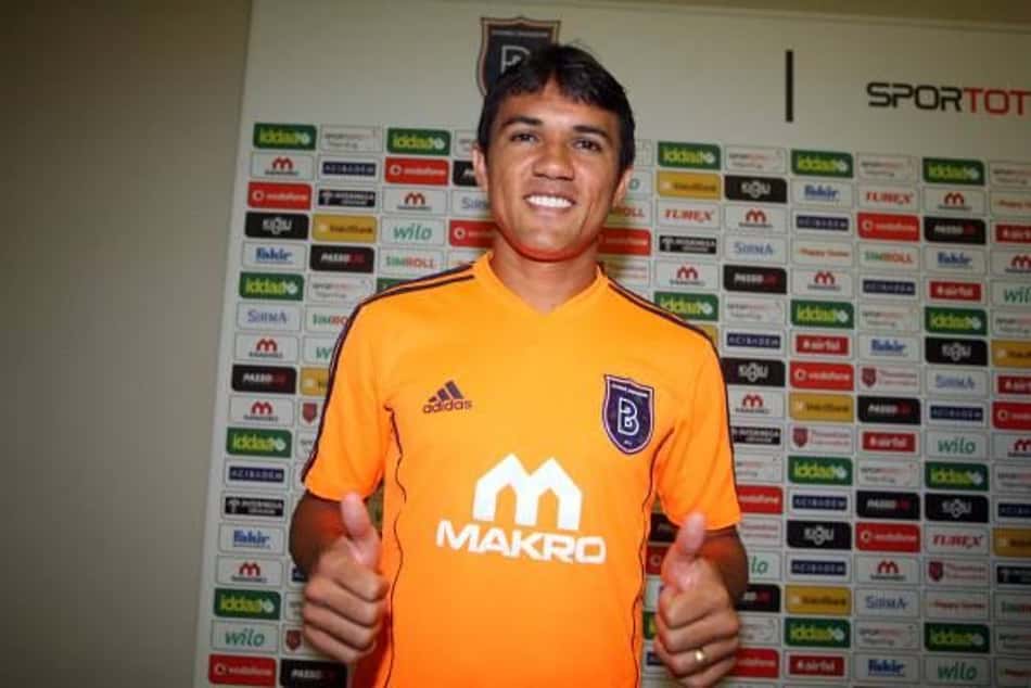 Marcio Mossoró do Istambul Basaksehir (Foto: Divulgação)