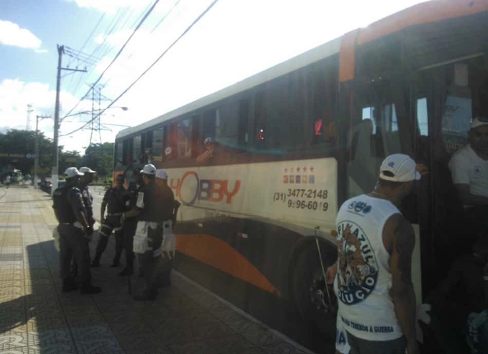 Caravanas de torcidas poderão ter motorista 'dedo-duro'