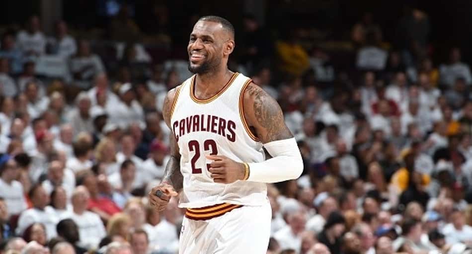 Spurs vence Cavs e estraga noite de recorde de LeBron