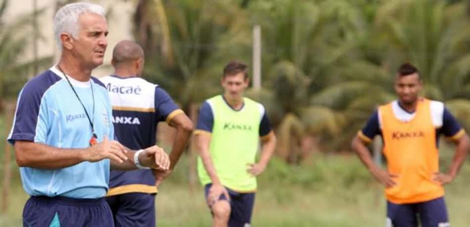 Após demissão de Toninho Andrade, Macaé acerta contratação de Tita