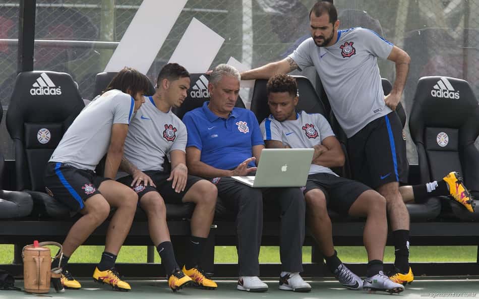Com lições de derrota, Tite diz: 'Antes é jogar bem. Depois, o resultado'