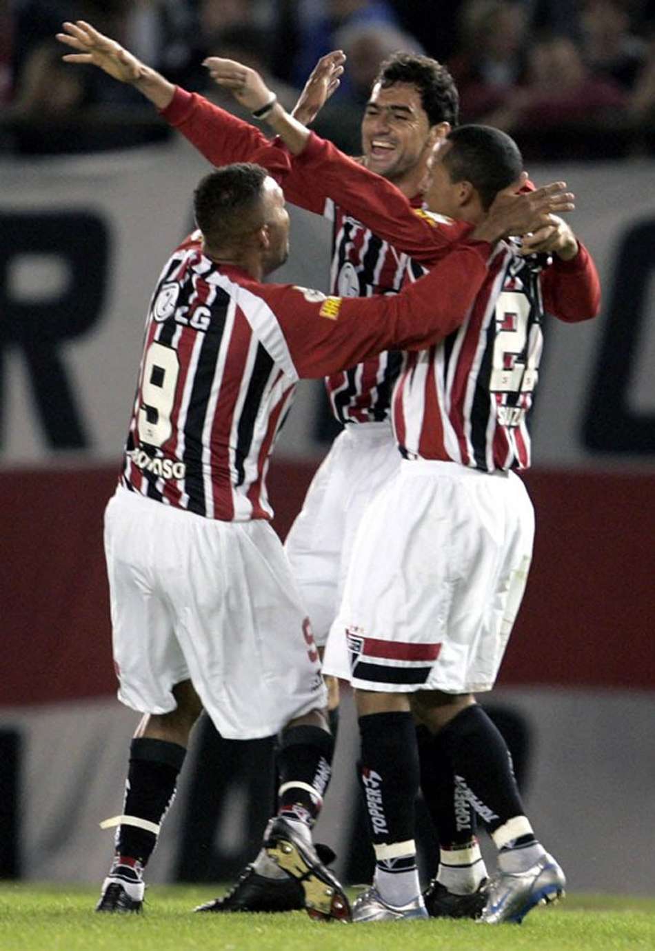 Fotos: Tricolor só venceu uma contra argentinos fora, e a vítima foi o River