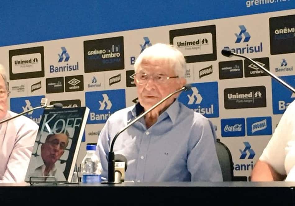Ex-presidente do Grêmio volta a ser internado em Porto Alegre