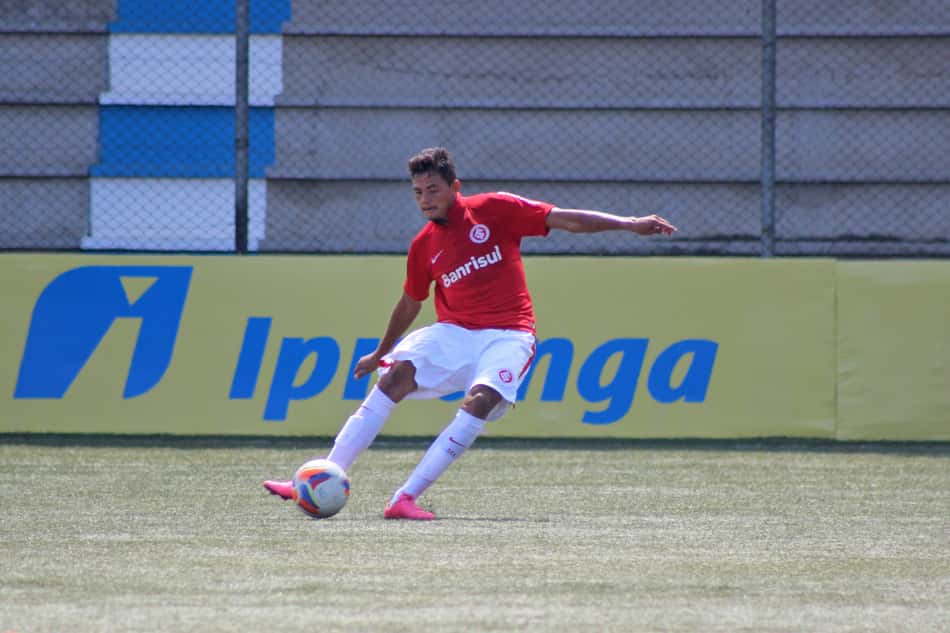 Em negociação com o Goiás, Inter assegura permanência de promessa da base