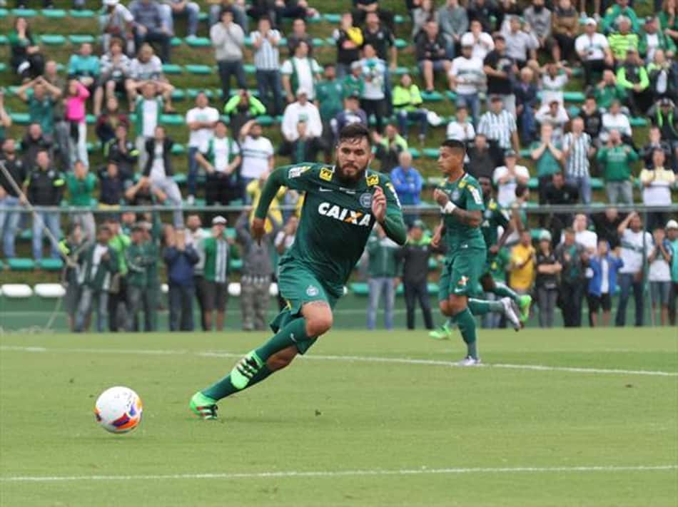 Sem Ortega, Coritiba fica na expectativa do retorno de Kleber Gladiador