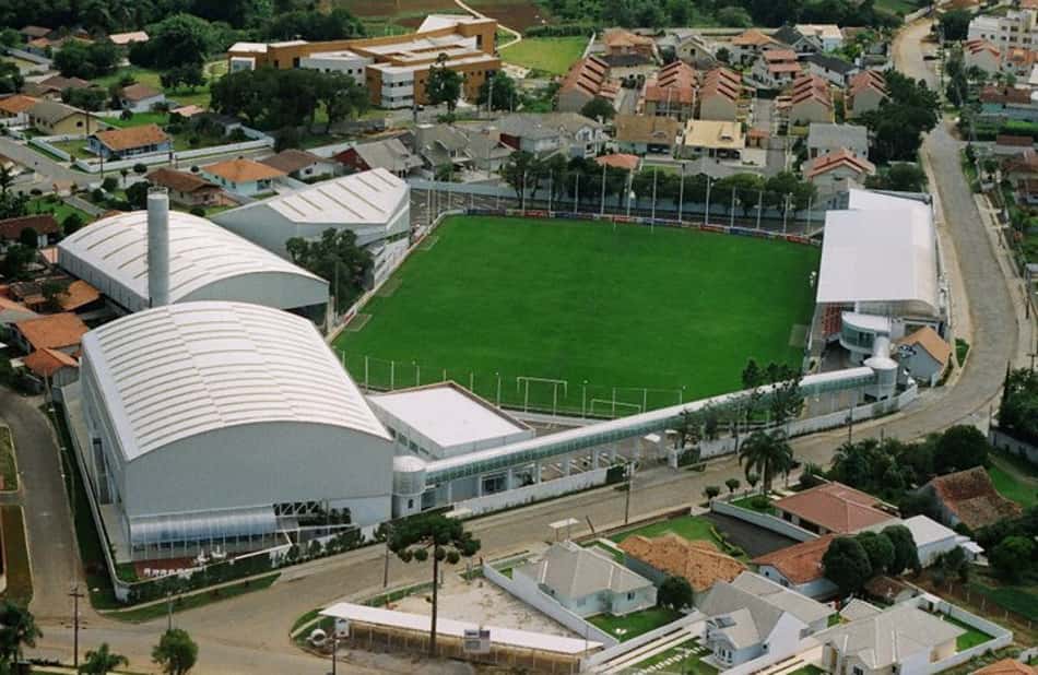 Coritiba usa clube amador para se adaptar à grama sintética antes do Atletiba