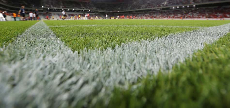 Novidade no clássico, grama sintética da Arena "divide" jogadores do Coritiba