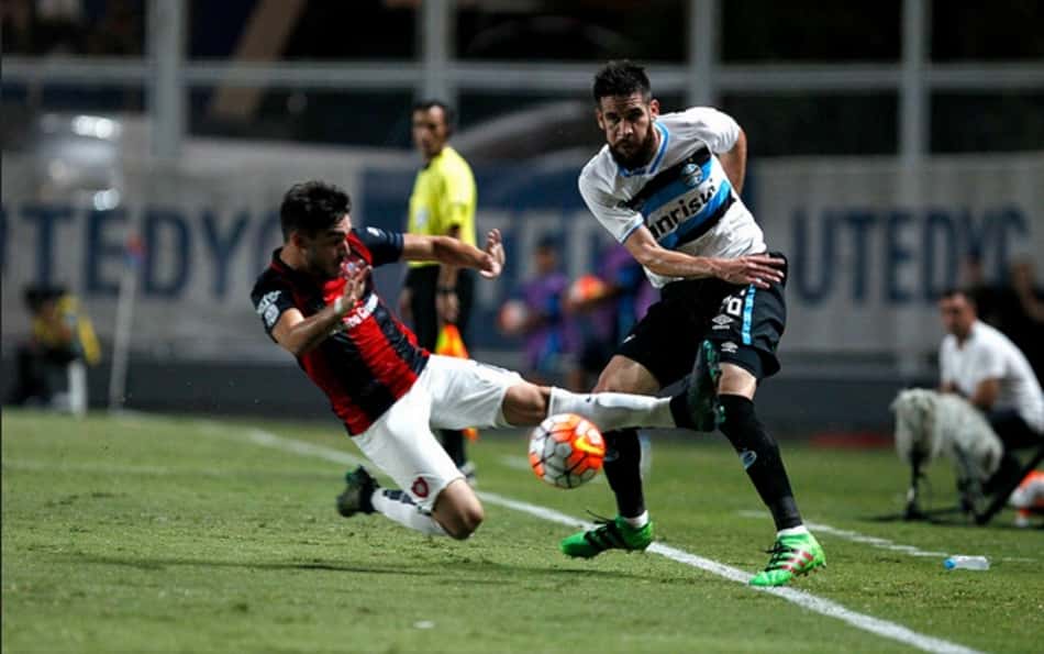 Lateral e volante recebem cartões e desfalcam o Grêmio contra a LDU