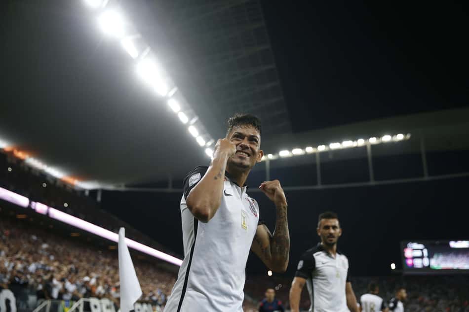 Corinthians quer selar renovação de Lucca em 'alguns dias', diz presidente