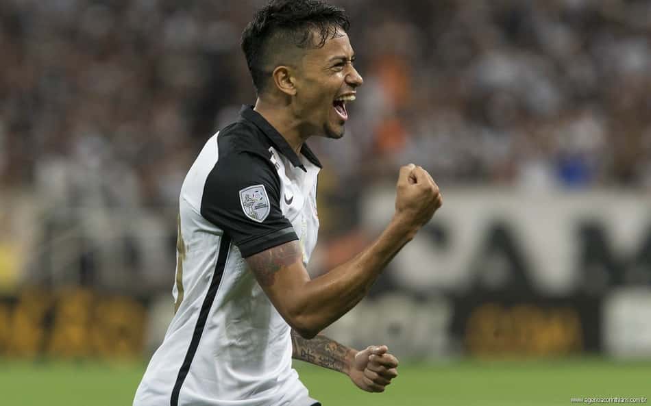 Lucca cede em salário e vai renovar com o Corinthians por três anos