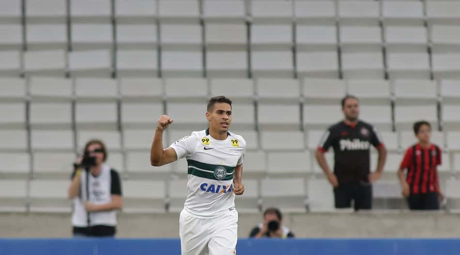 Oportunistas, reservas do Coritiba saem do banco e resolvem Atletiba