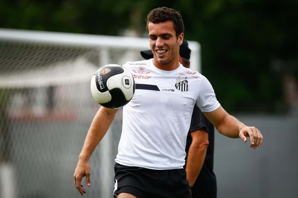 Venda de Serginho ao futebol chinês beneficia o Santos