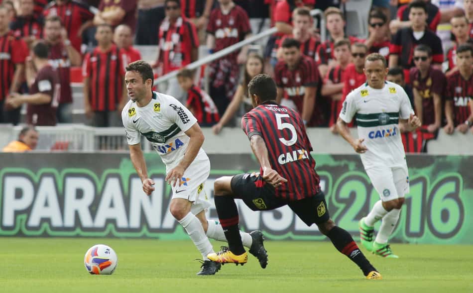 Com 25 reforços, dupla Atletiba e Paraná optam por jogadores remanescentes