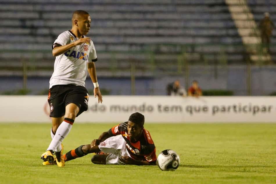 Flamengo perde para o Atlético-PR e está fora da decisão da Primeira Liga