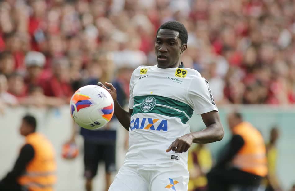 Após reunião, Negueba descarta Grêmio e fica no Coritiba até fim do ano
